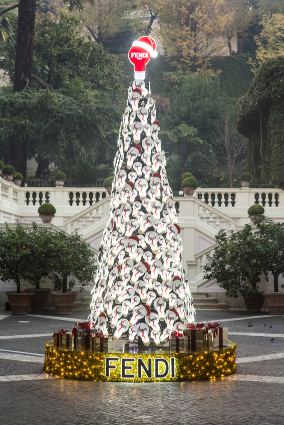 FENDI CHRISTMAS TREE : GIANNI CIPRIANO 